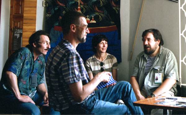 Чтобы позиционировать картинку, кликните по ней